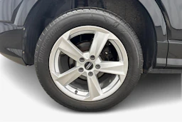 musta Audi Q2 2022 kuva 12.