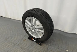 musta Audi Q2 2022 kuva 13.