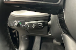 musta Audi Q2 2022 kuva 17.