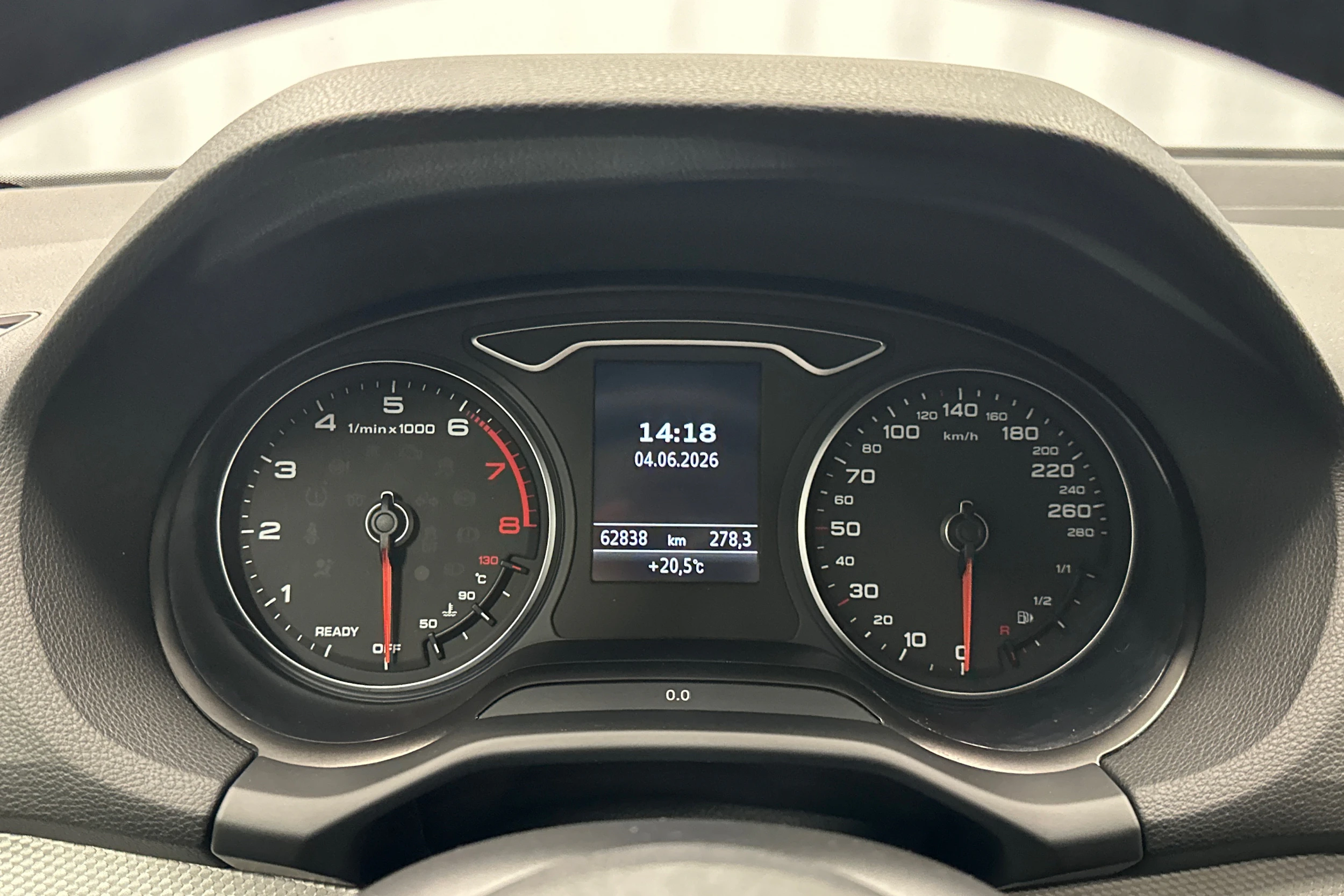musta Audi Q2 2022 kuva 18.