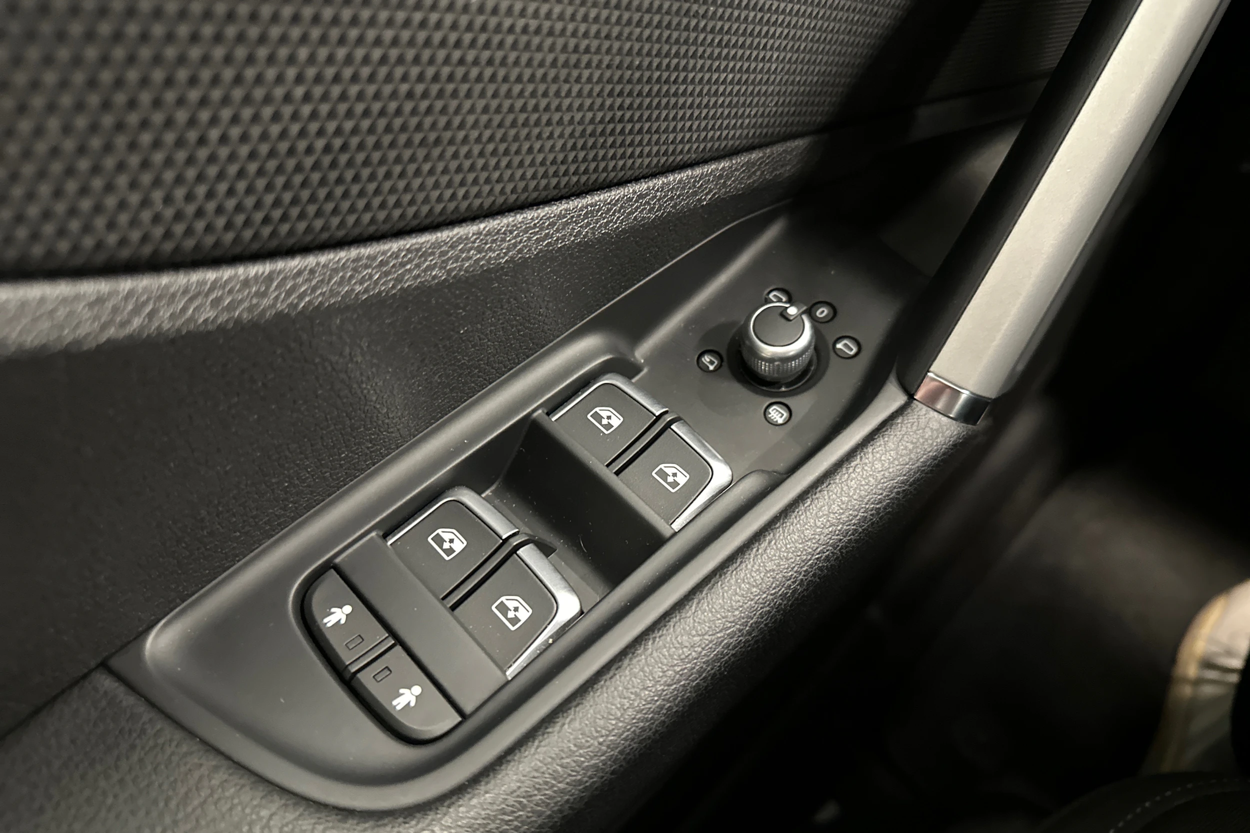 musta Audi Q2 2022 kuva 21.