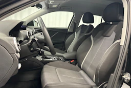 musta Audi Q2 2022 kuva 22.
