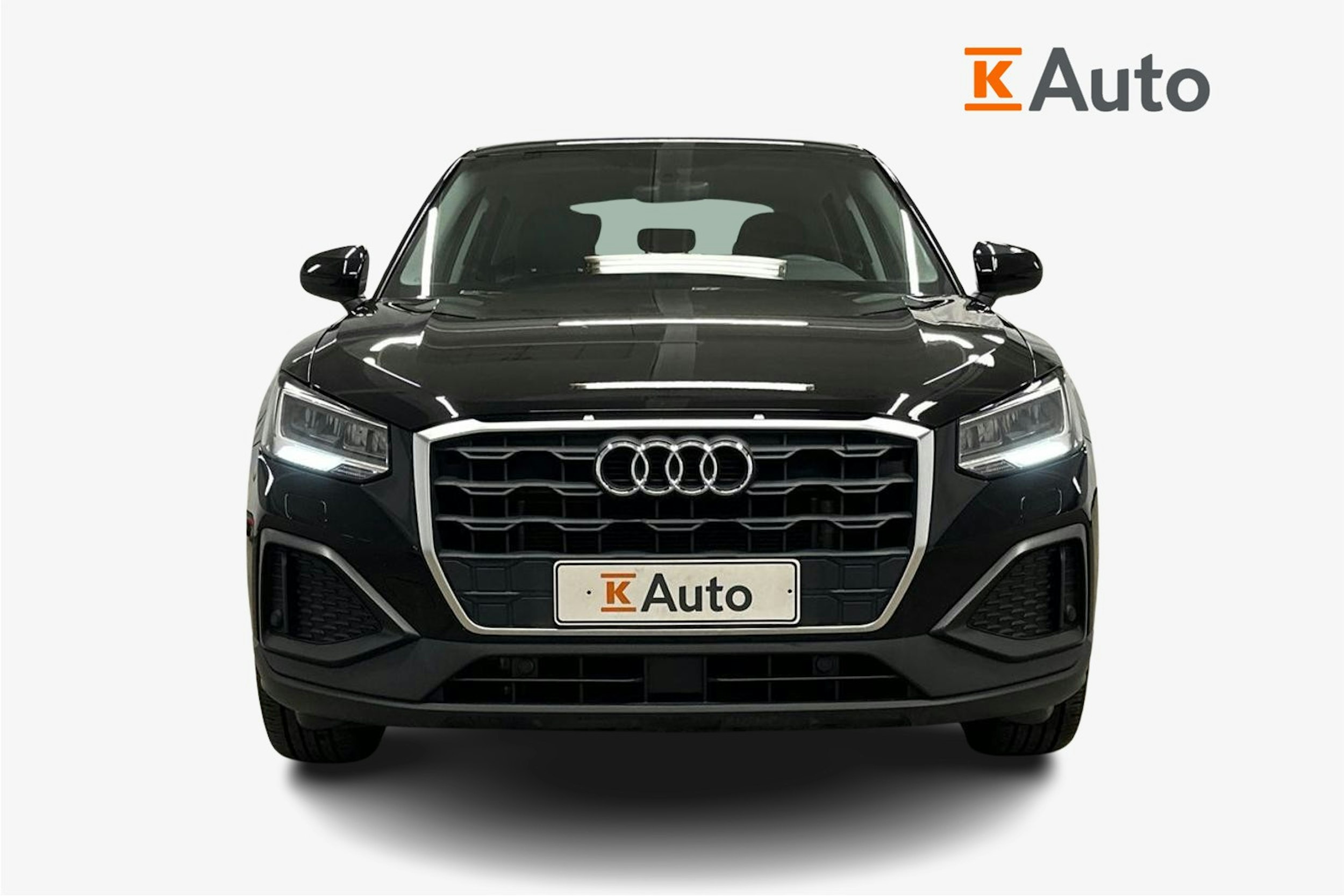 musta Audi Q2 2022 kuva 5.