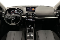 musta Audi Q2 2022 kuva 9.