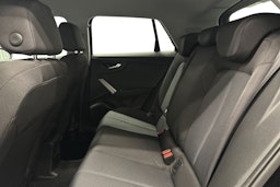 musta Audi Q2 2022 kuva 10.