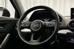 musta Audi Q2 2022 kuva 16.