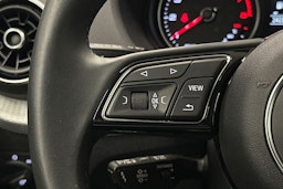 musta Audi Q2 2022 kuva 17.