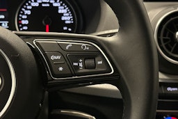 musta Audi Q2 2022 kuva 18.