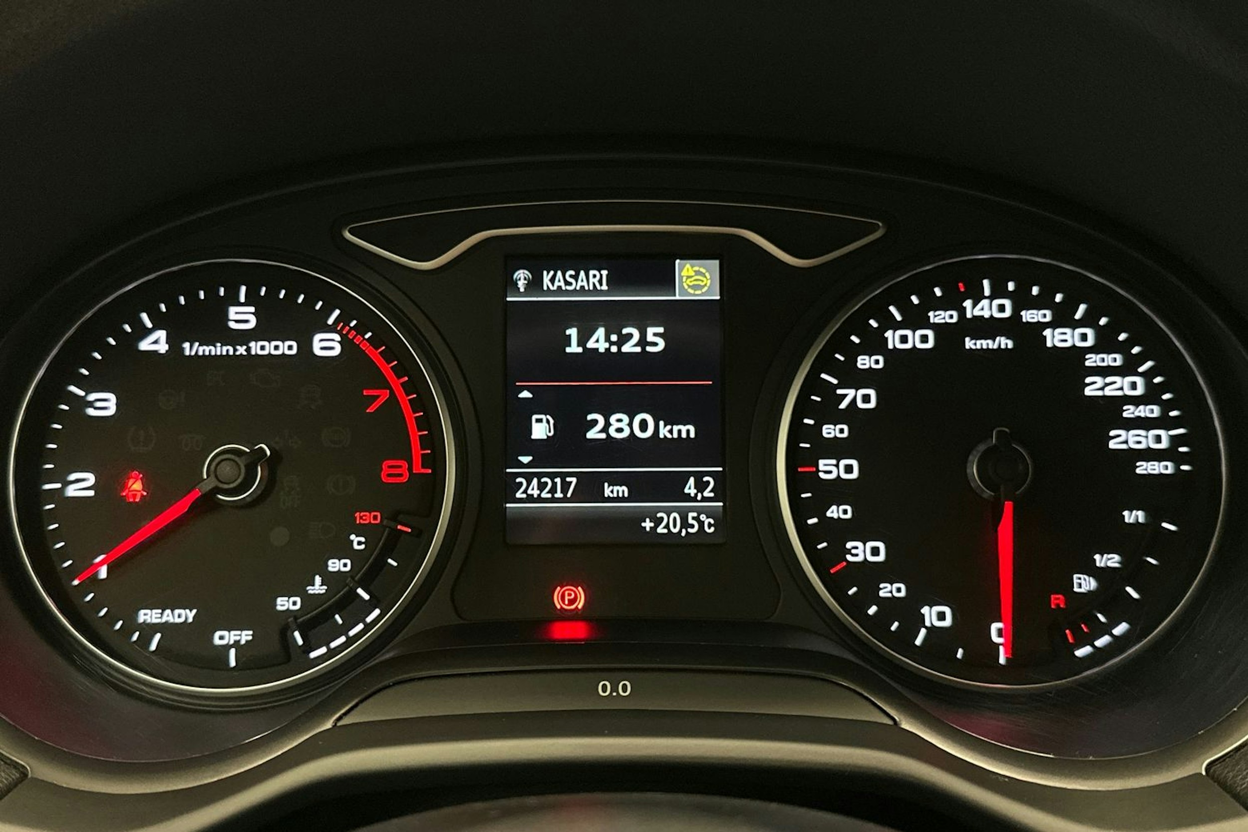 musta Audi Q2 2022 kuva 20.