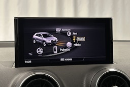 musta Audi Q2 2022 kuva 21.
