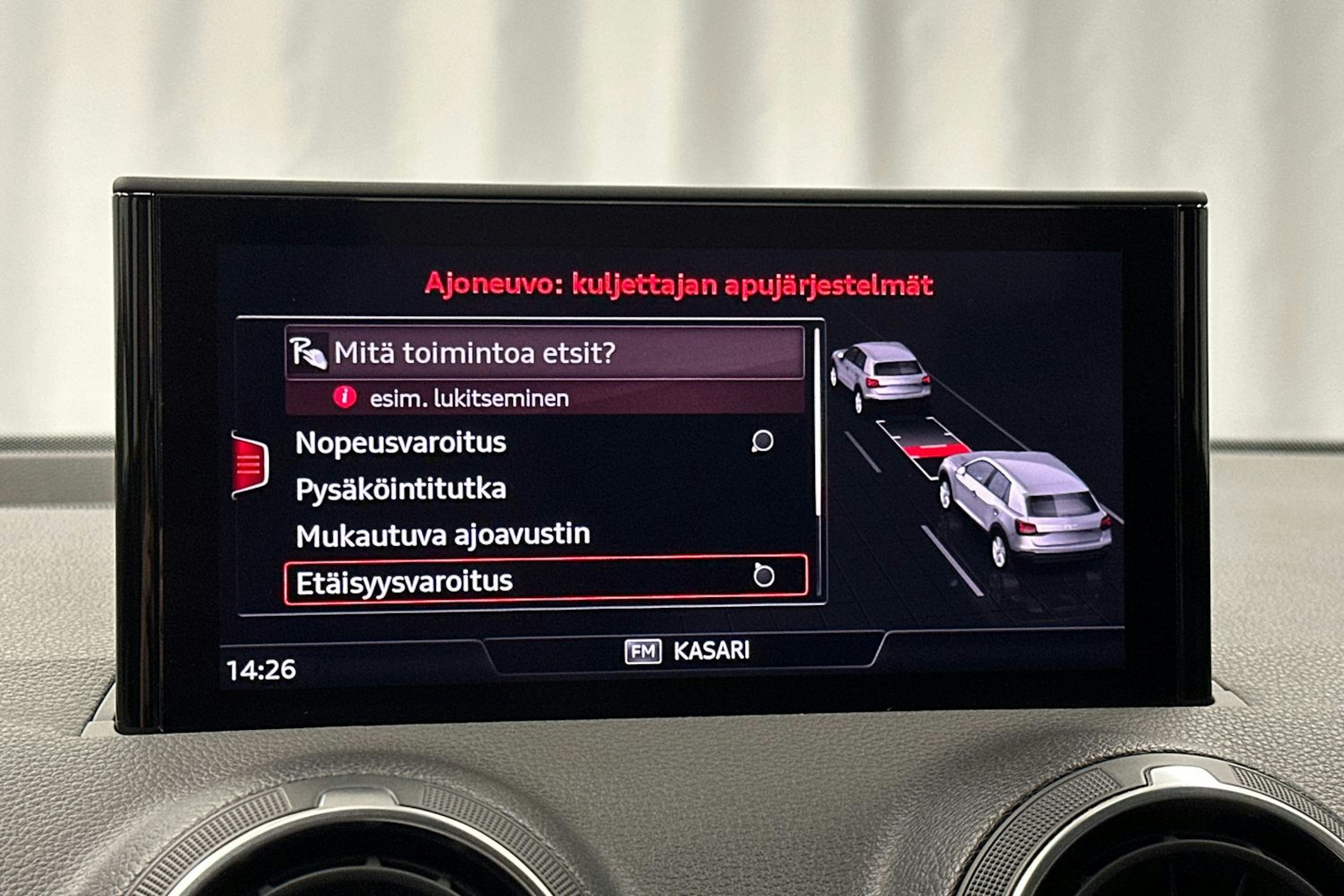 musta Audi Q2 2022 kuva 22.