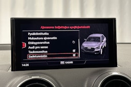 musta Audi Q2 2022 kuva 23.