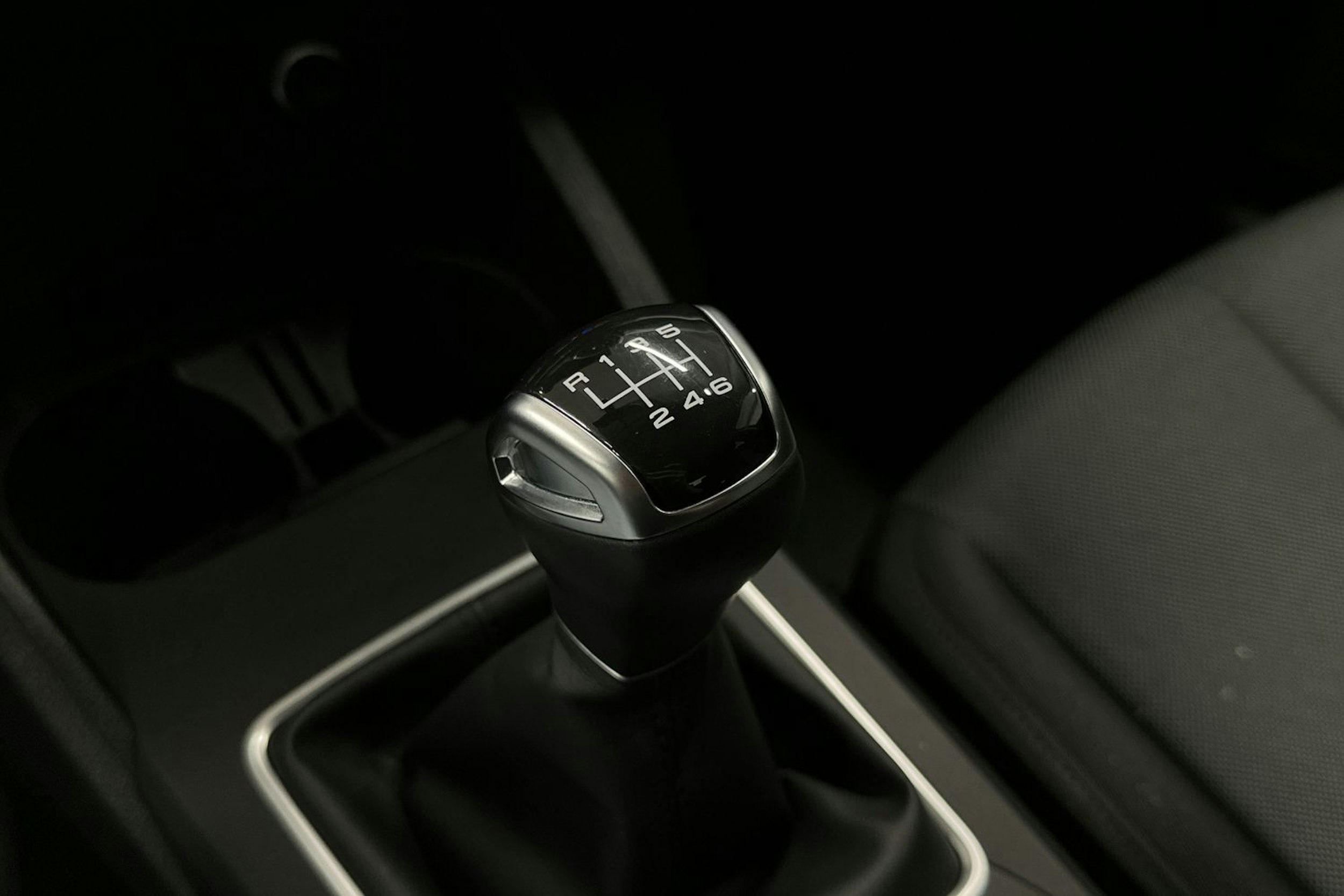 musta Audi Q2 2022 kuva 25.