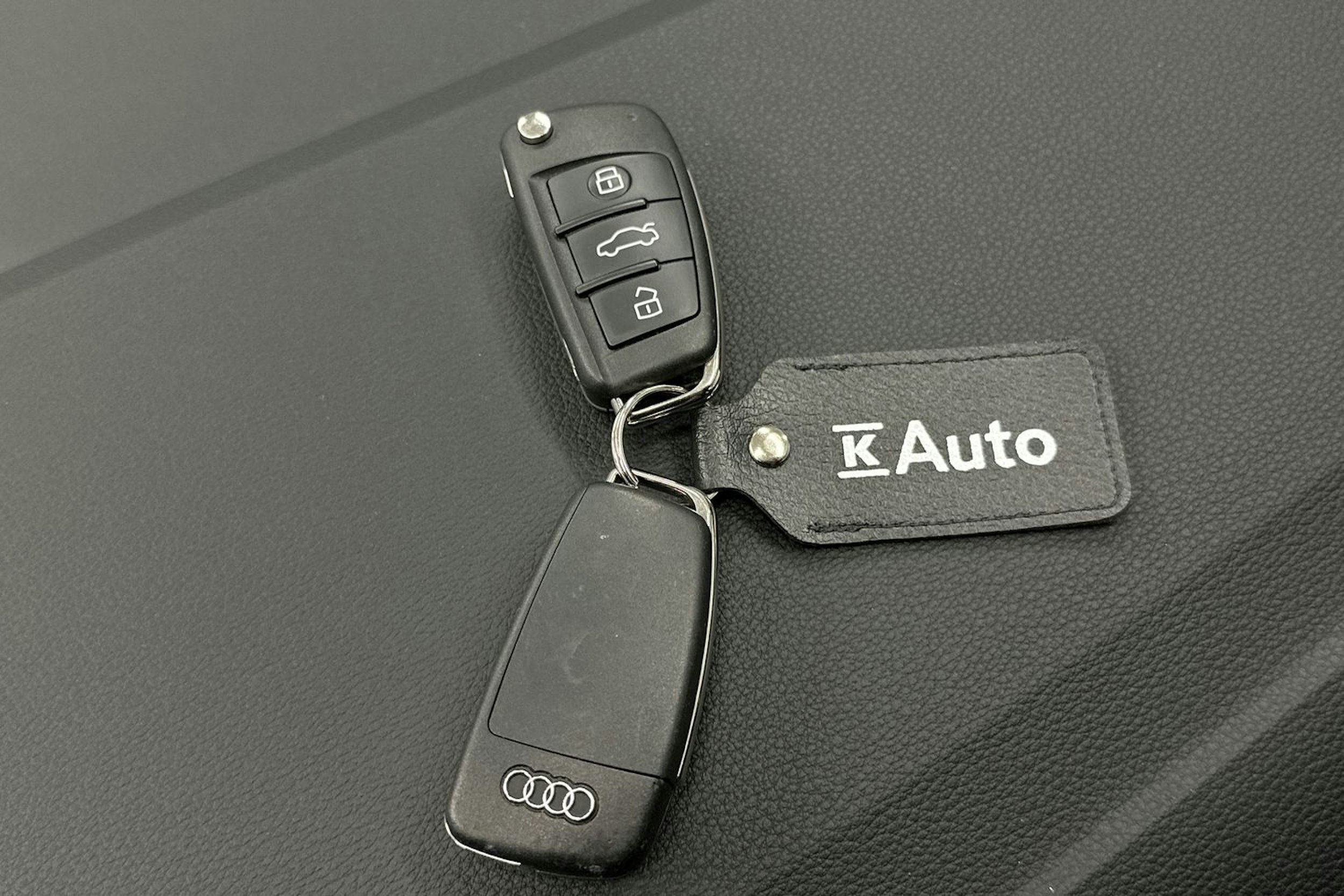 musta Audi Q2 2022 kuva 27.
