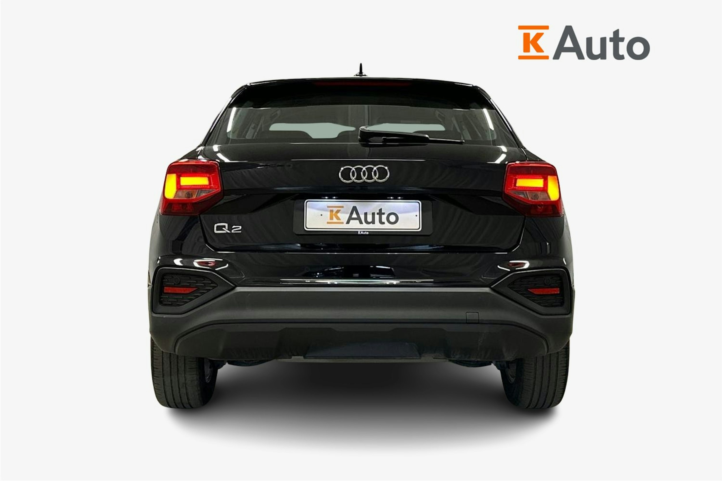 musta Audi Q2 2022 kuva 3.