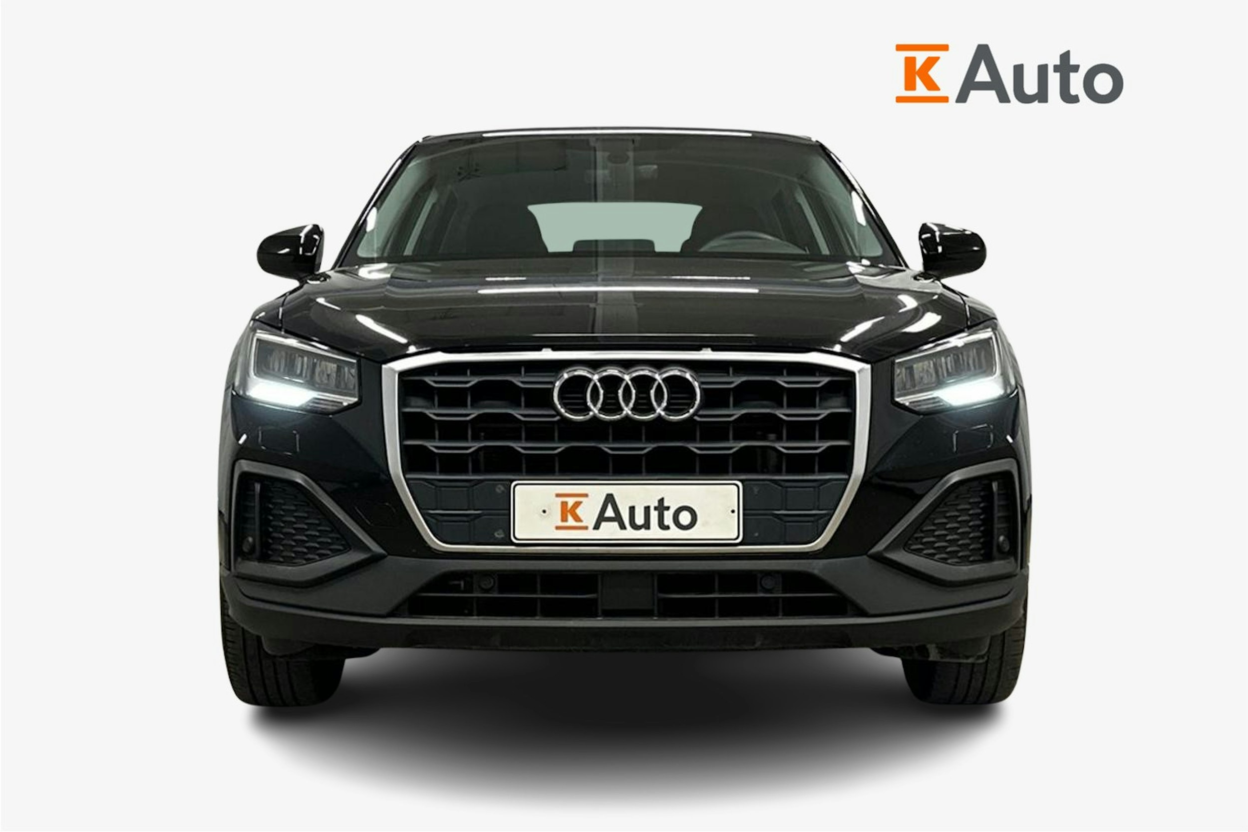 musta Audi Q2 2022 kuva 5.