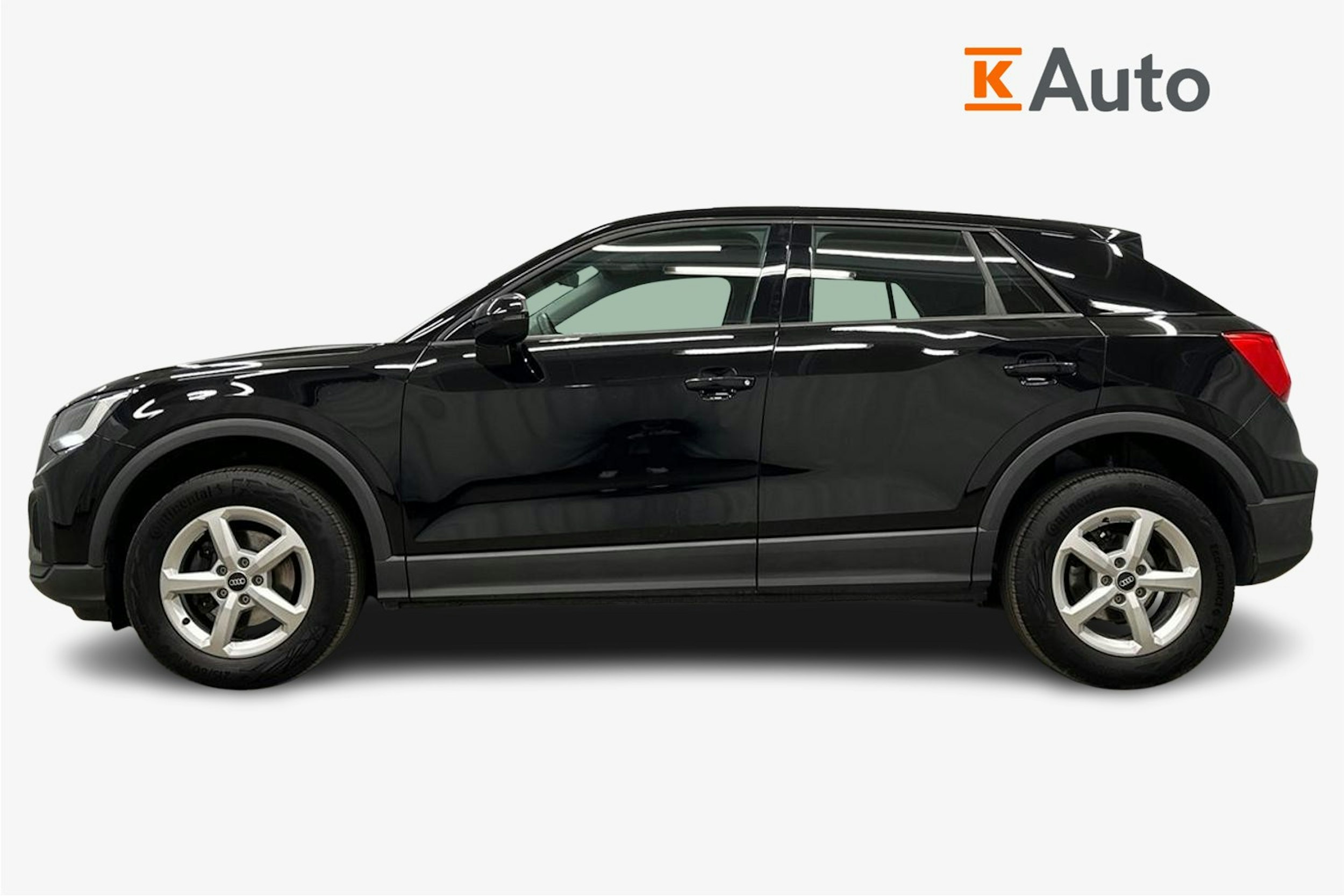 musta Audi Q2 2022 kuva 6.