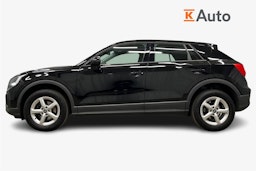 musta Audi Q2 2022 kuva 6.