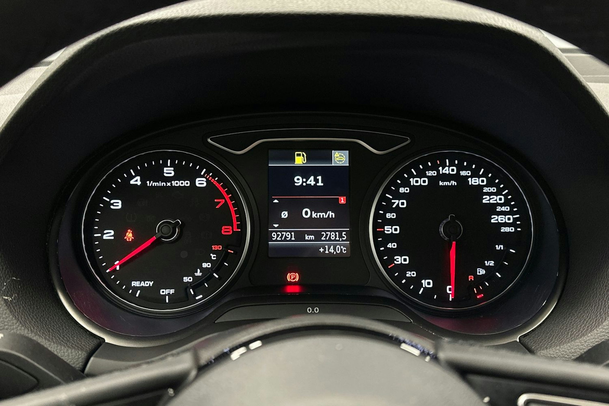 musta Audi Q2 2022 kuva 11.