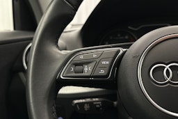 musta Audi Q2 2022 kuva 12.