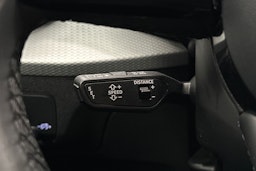 musta Audi Q2 2022 kuva 14.