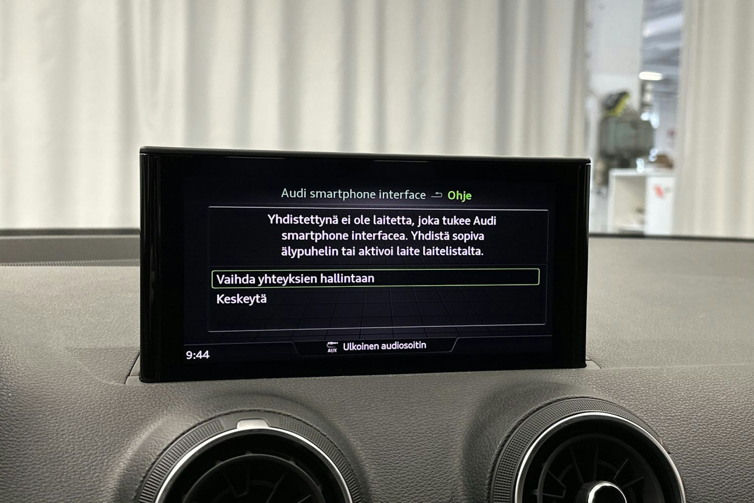 musta Audi Q2 2022 kuva 16.