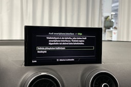 musta Audi Q2 2022 kuva 16.