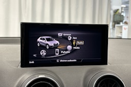 musta Audi Q2 2022 kuva 18.