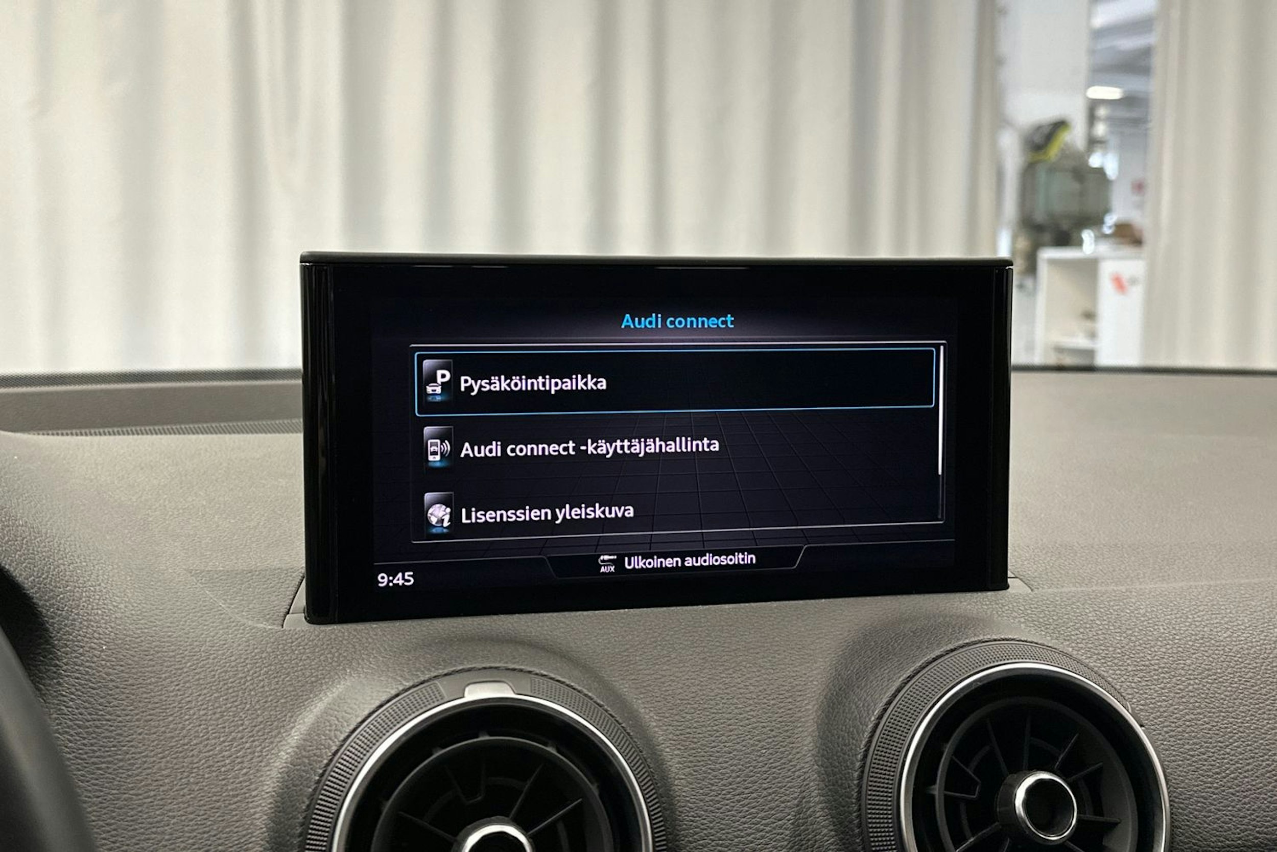 musta Audi Q2 2022 kuva 19.