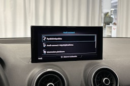 musta Audi Q2 2022 kuva 19.