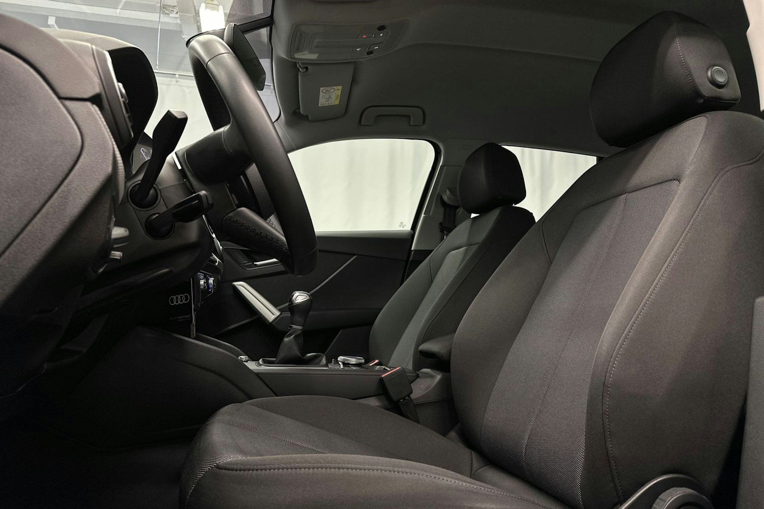 musta Audi Q2 2022 kuva 23.