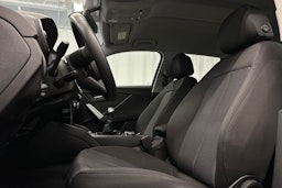 musta Audi Q2 2022 kuva 23.