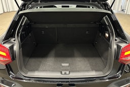 musta Audi Q2 2022 kuva 25.