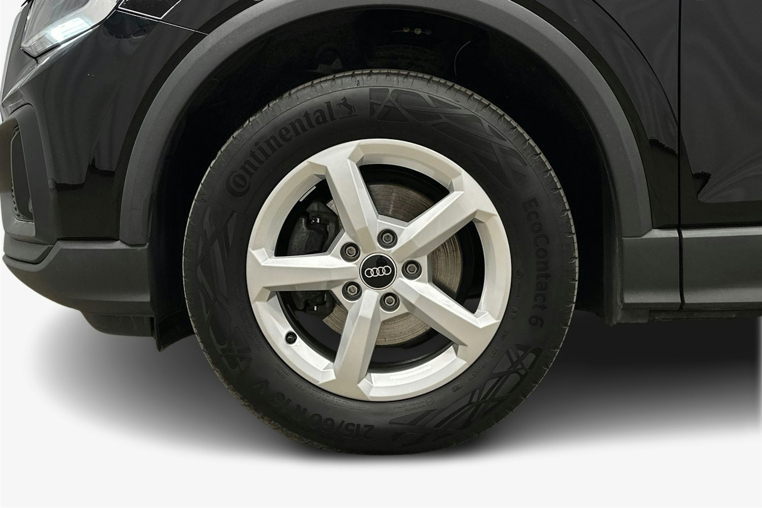 musta Audi Q2 2022 kuva 26.