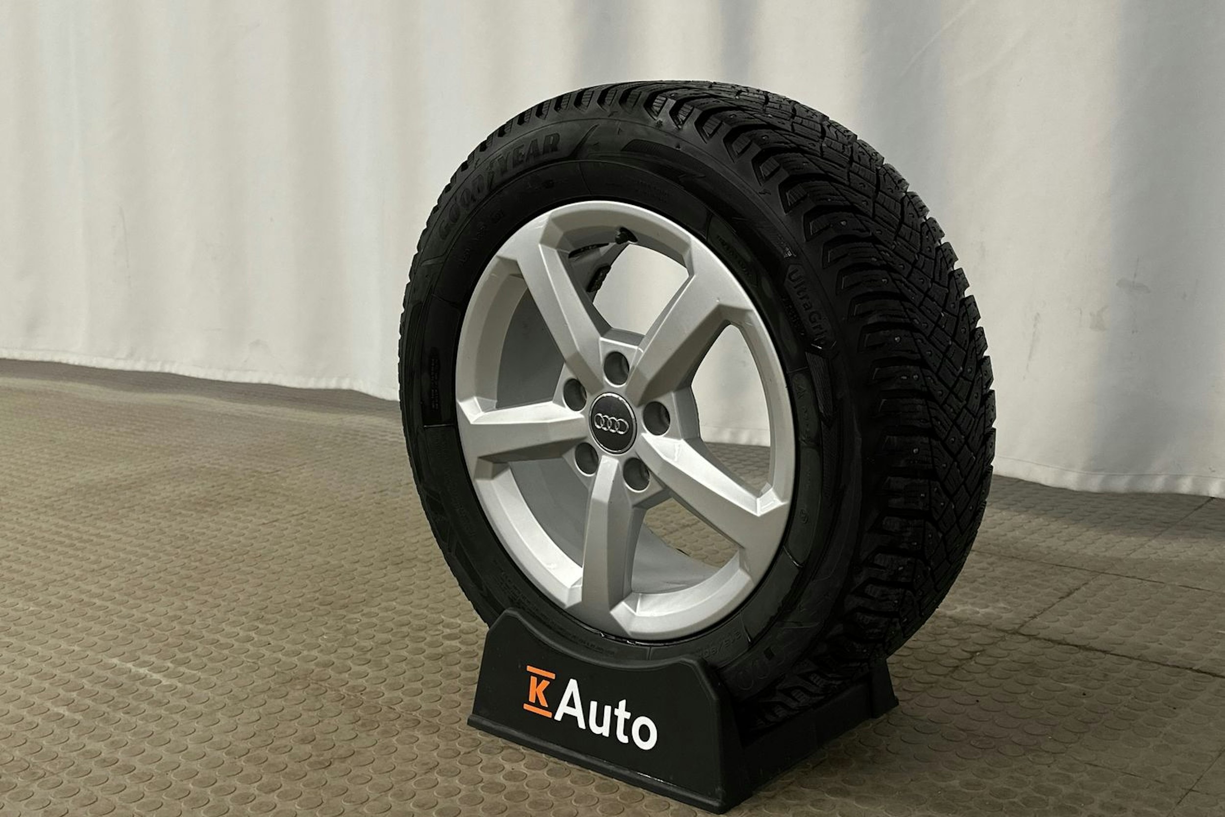 musta Audi Q2 2022 kuva 27.