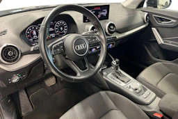 musta Audi Q2 2022 kuva 3.