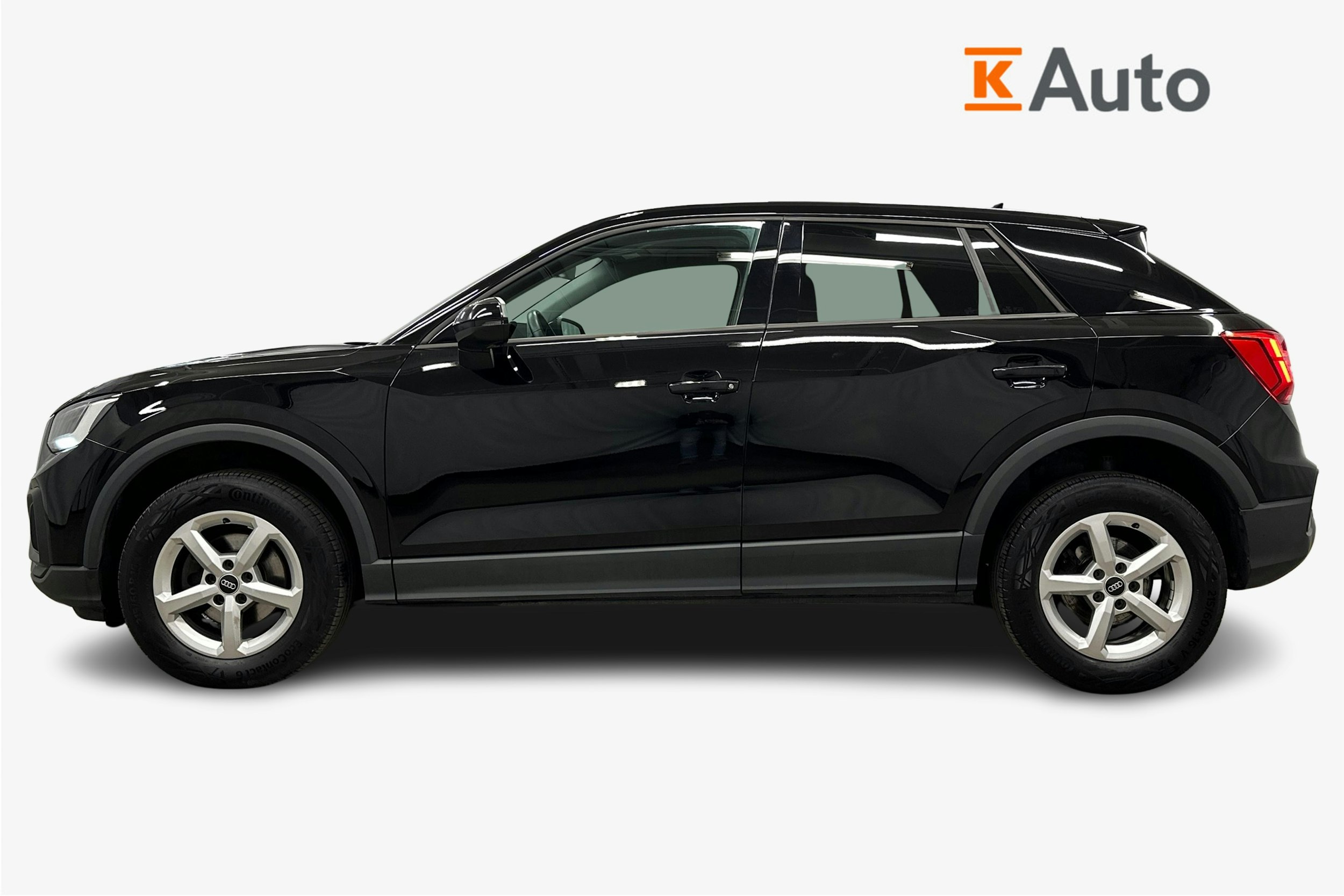 musta Audi Q2 2022 kuva 6.