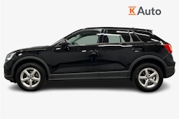 musta Audi Q2 2022 kuva 6.
