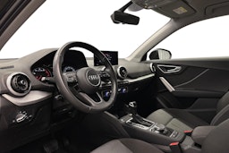 musta Audi Q2 2022 kuva 7.