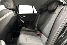 musta Audi Q2 2022 kuva 10.