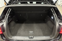 musta Audi Q2 2022 kuva 14.