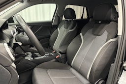 musta Audi Q2 2022 kuva 15.