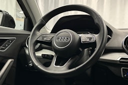 musta Audi Q2 2022 kuva 16.