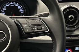 musta Audi Q2 2022 kuva 18.