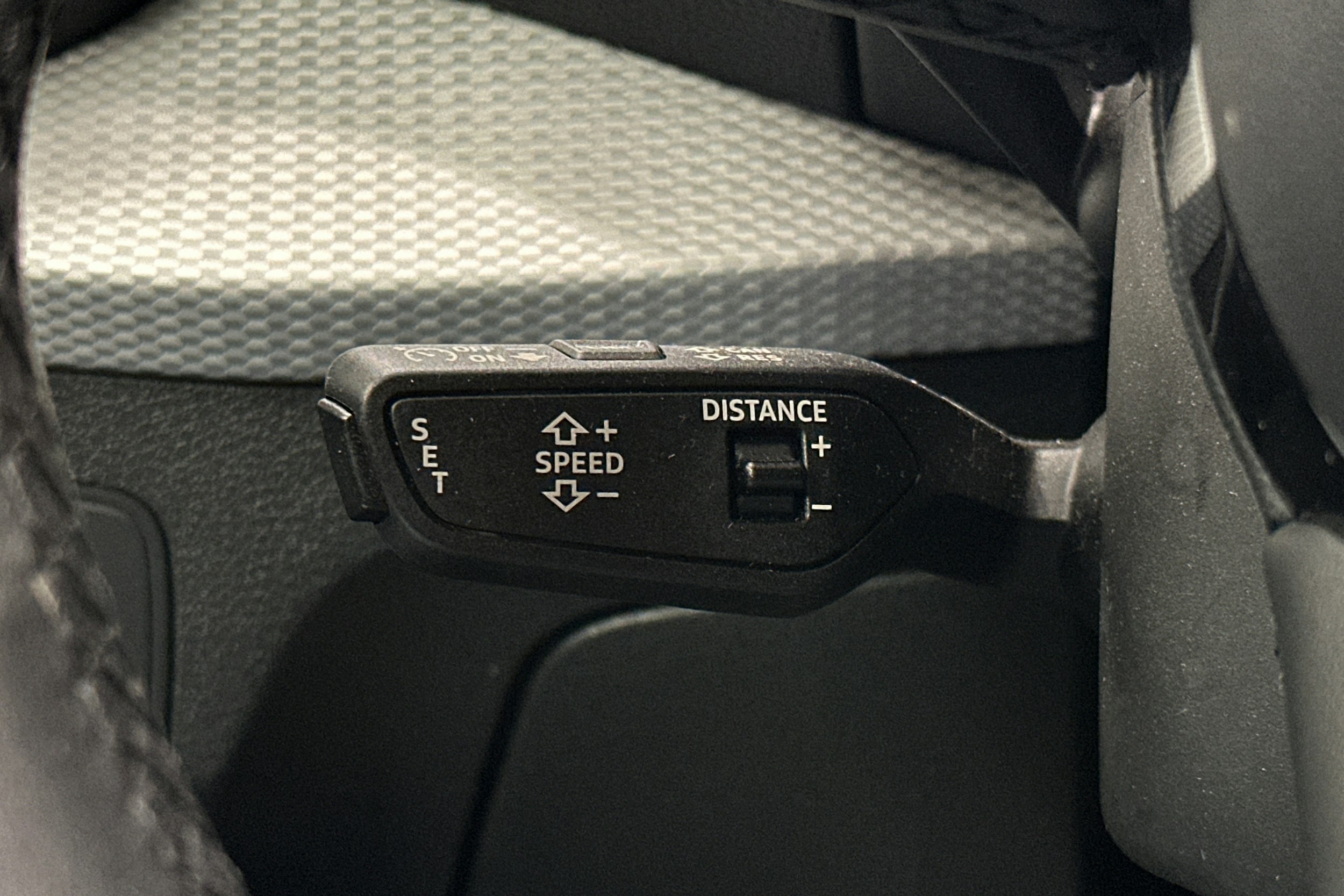 musta Audi Q2 2022 kuva 19.