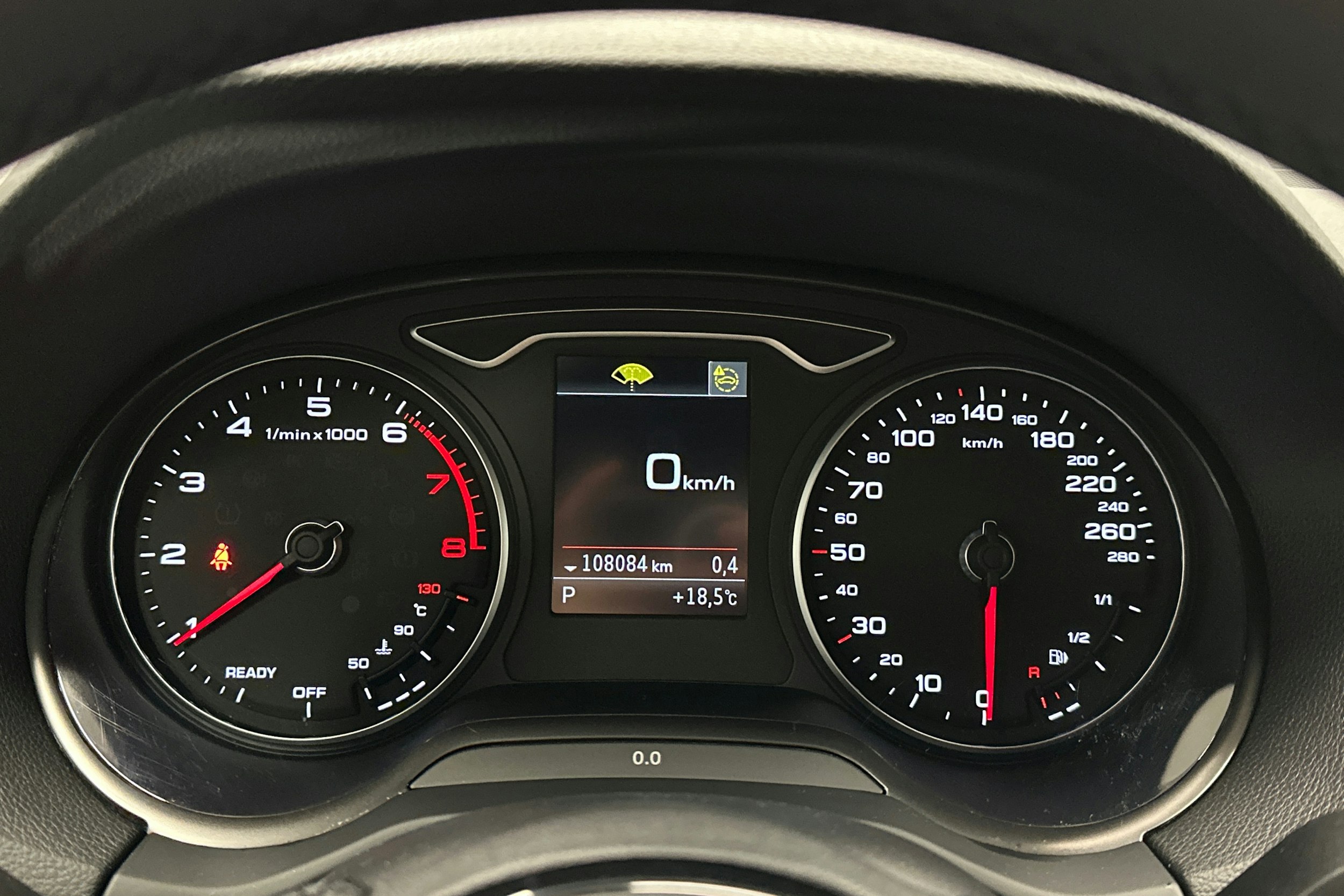 musta Audi Q2 2022 kuva 20.