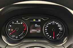 musta Audi Q2 2022 kuva 20.