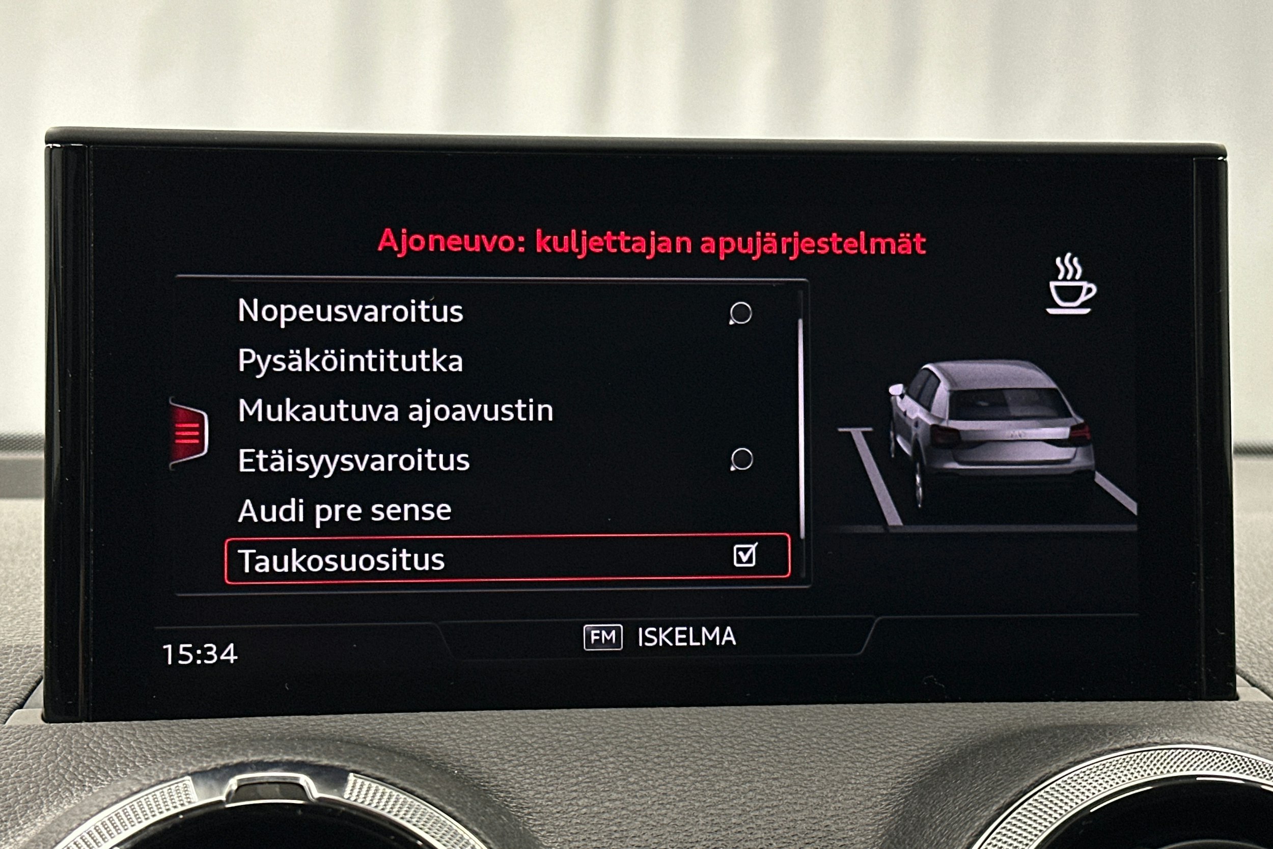 musta Audi Q2 2022 kuva 21.