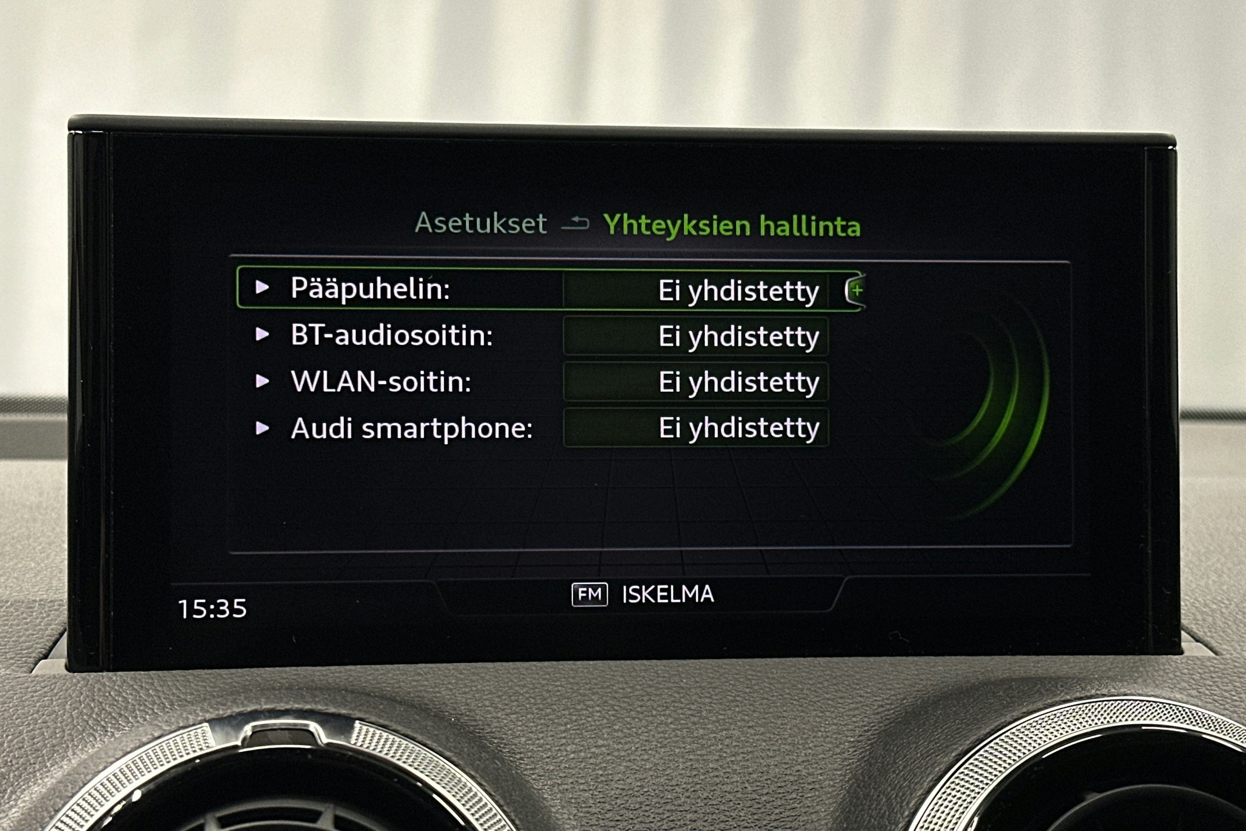 musta Audi Q2 2022 kuva 23.