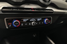 musta Audi Q2 2022 kuva 24.